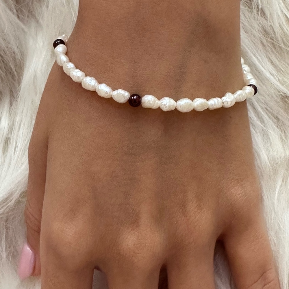 Freshwater Pearl and amethyst bracelet